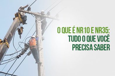 Trabalhadores em poste com EPIs realizando manutenção elétrica